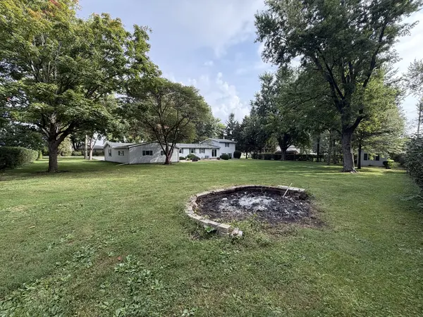 10083 Elizabeth RD, Bloomington, IL 61705