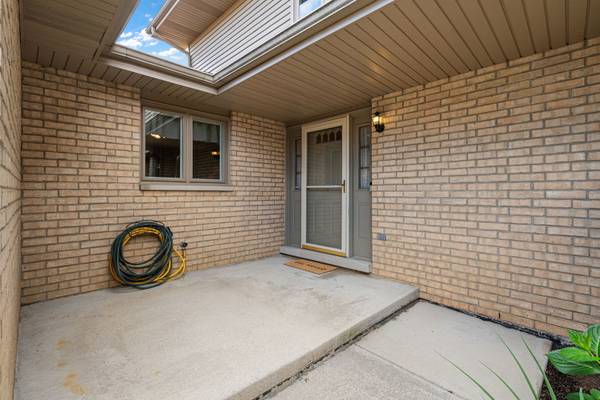 7617 W 158th CT, Orland Park, IL 60462