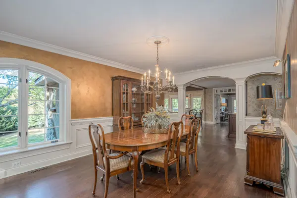 38w301 Burr Road LN, St. Charles, IL 60175