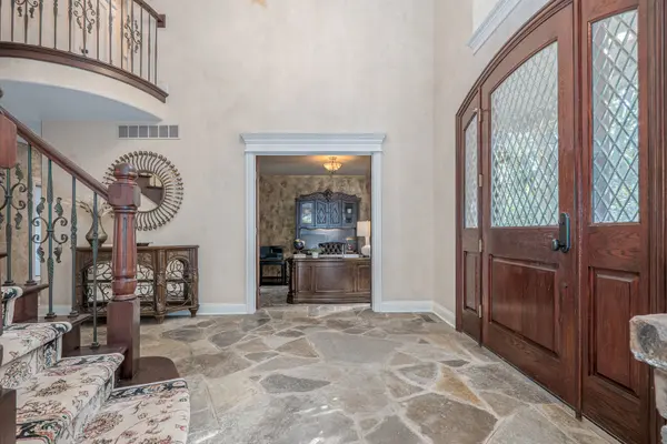 38w301 Burr Road LN, St. Charles, IL 60175