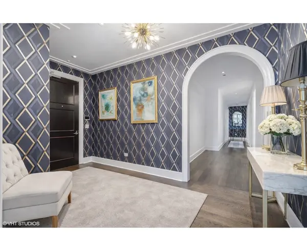 118 E Erie ST #27G, Chicago, IL 60611