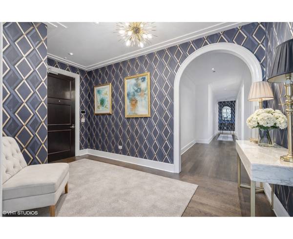 118 E Erie ST #27G, Chicago, IL 60611