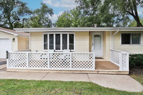 23874 N Echo Lake RD, Lake Zurich, IL 60047