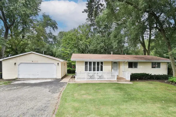 23874 N Echo Lake RD, Lake Zurich, IL 60047