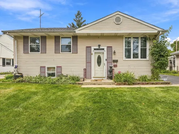 909 Cypress LN, Joliet, IL 60435