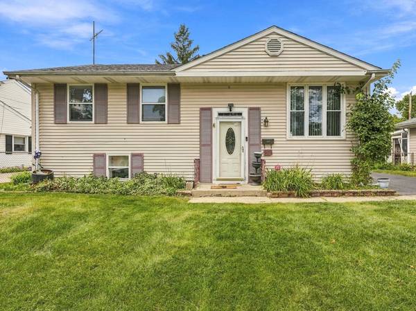 909 Cypress LN, Joliet, IL 60435