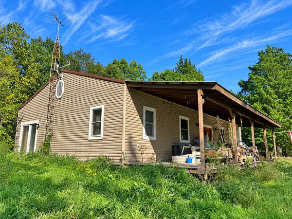 33 Karbers Ridge RD, Herod, IL 62947