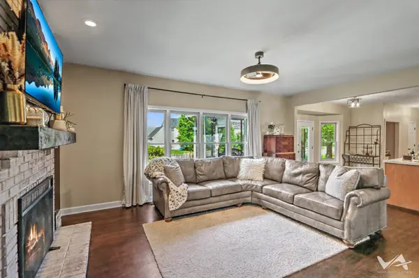 39W700 Green PL, Geneva, IL 60134