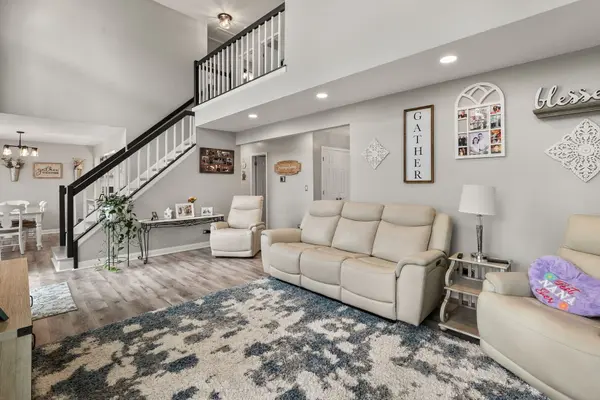 345 Ascot LN, Streamwood, IL 60107