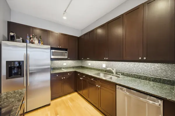 737 W Washington BLVD #904, Chicago, IL 60661