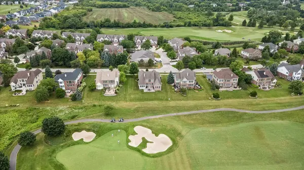 24 Tournament DR S, Hawthorn Woods, IL 60047