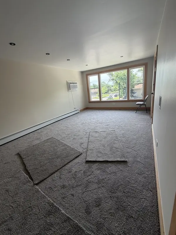 6048 W 79th ST, Burbank, IL 60459