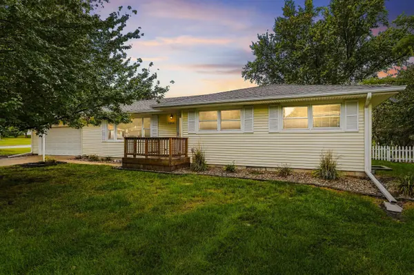 1911 Crescent DR, Cedar Falls, IA 50613
