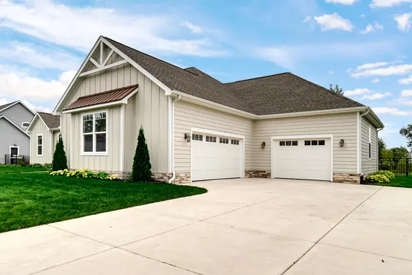 2502 Stirling DR, Valparaiso, IN 46383