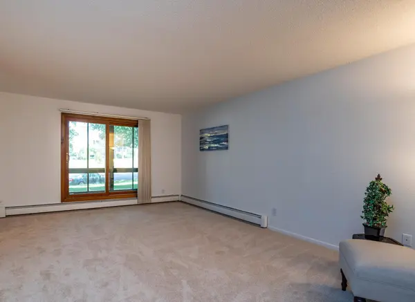 2670 Oxford ST N #204, Roseville, MN 55113
