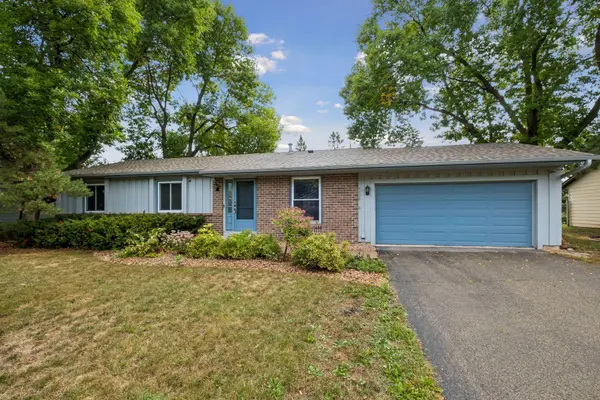 4758 Hauge CIR, Eagan, MN 55122