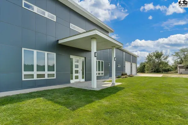 3400 N Buhler Rd, Buhler, KS 67522
