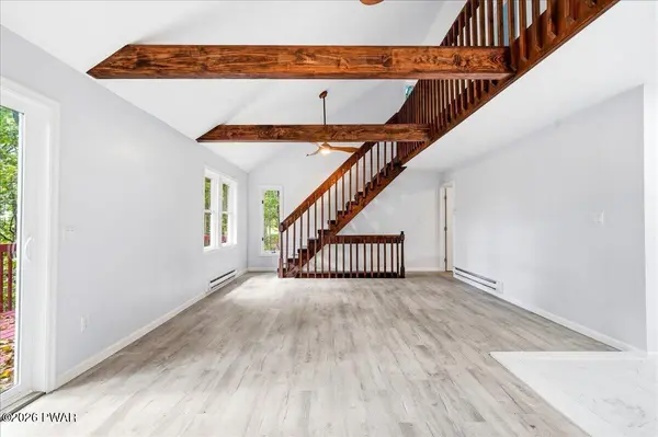 5231 Woodbridge DR, Bushkill, PA 18324