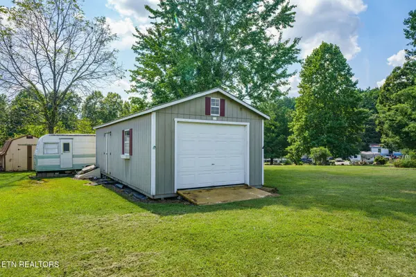 1055 Rector Rd, Crossville, TN 38571