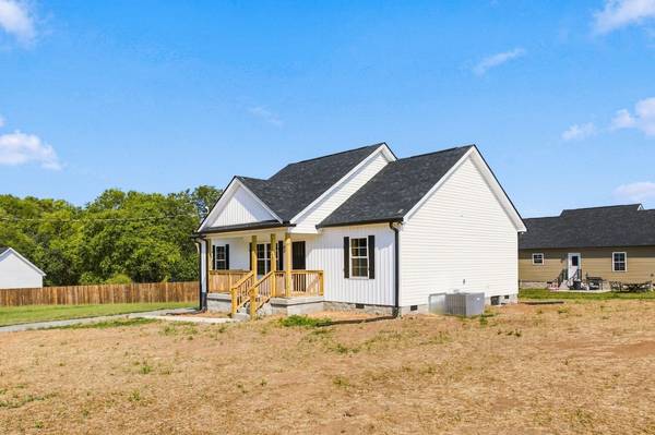 2339 Claude Fox Rd, Cornersville, TN 37047