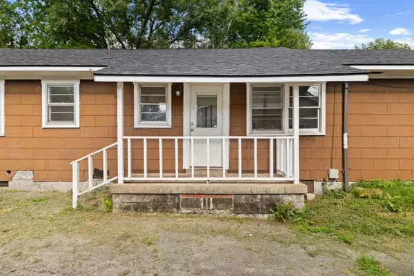 422 4th St, Lawrenceburg, TN 38464