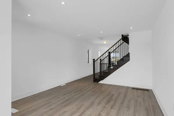 30 Pumpkin Corner CRES, Barrie, ON L9J 0T6