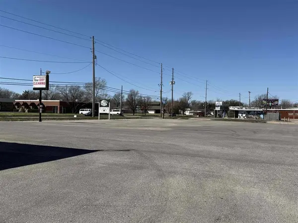 3086 W 13th St N, Wichita, KS 67203-0000