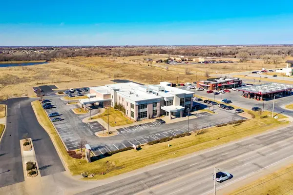 4013 N Ridge Rd, Wichita, KS 67205