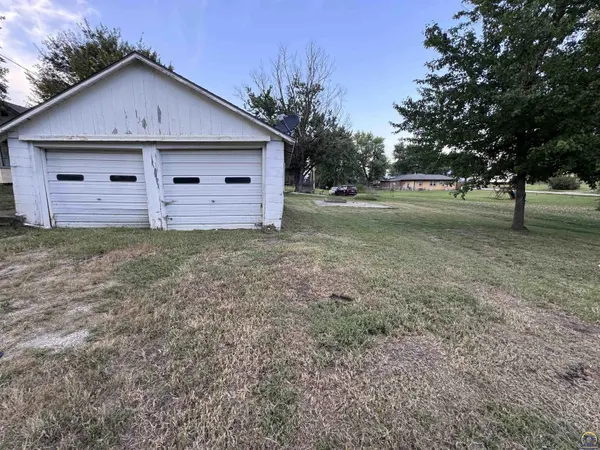 202 N Osage ST, Nortonville, KS 66060