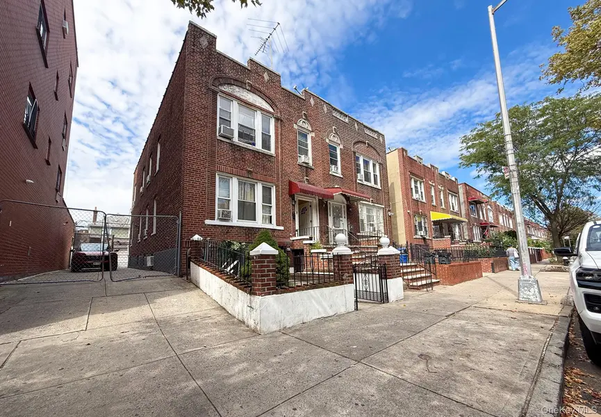 35-46 92nd ST, Jackson Heights, NY 11372