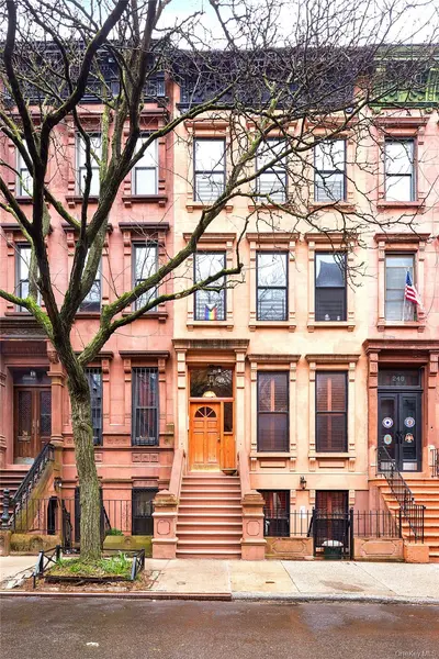 246 West 132nd Street - TH, New York (manhattan), NY 10027