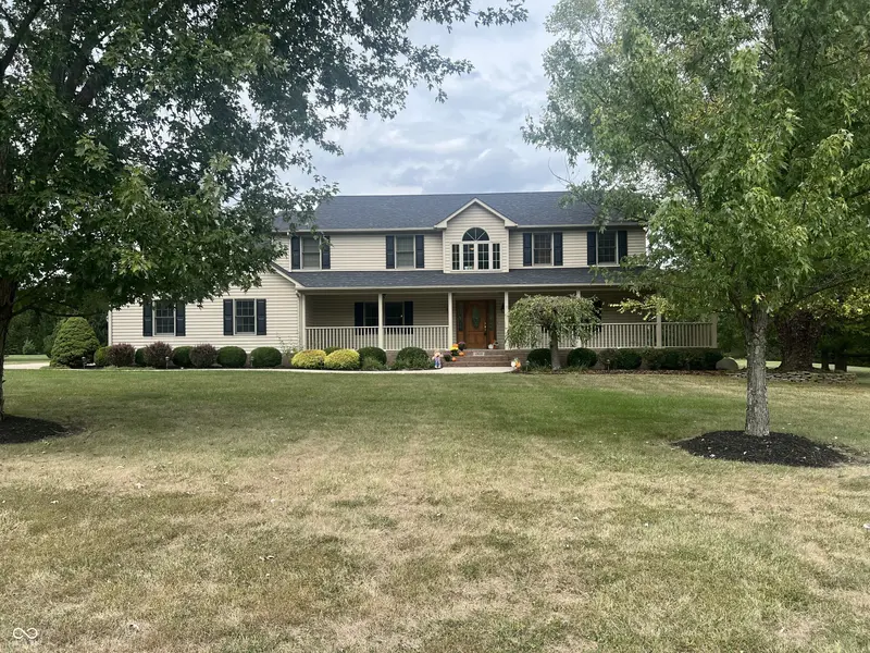13010 E Otter Creek LN, Columbus, IN 47203