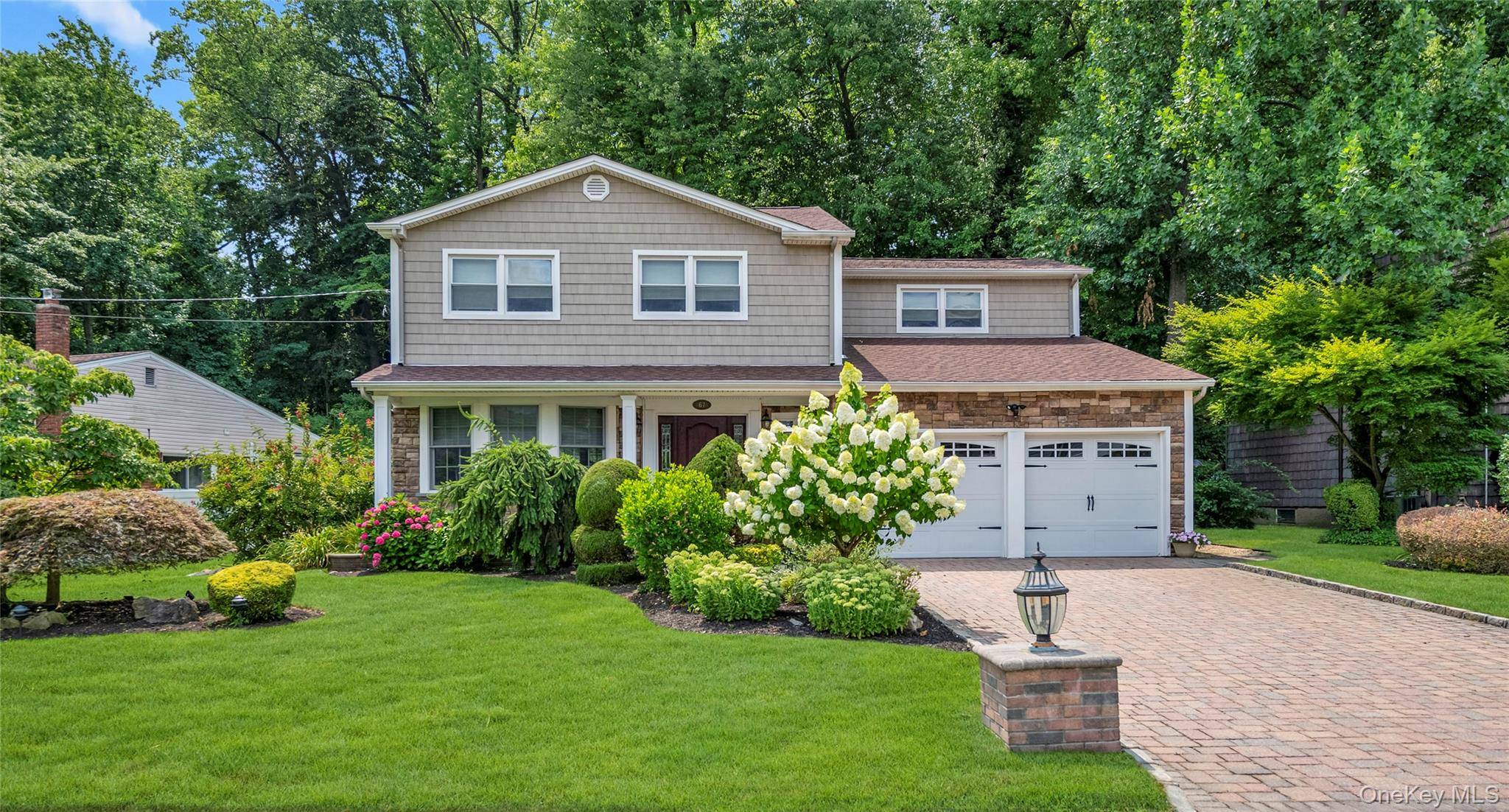 67 Reed DR, Roslyn, NY 11576
