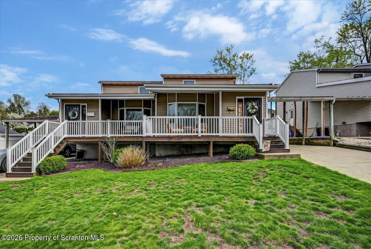 3921-3923 Lydon LN, Moosic, PA 18507