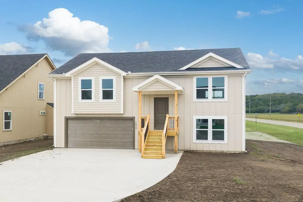 1015 2nd ST, Perry, KS 66073