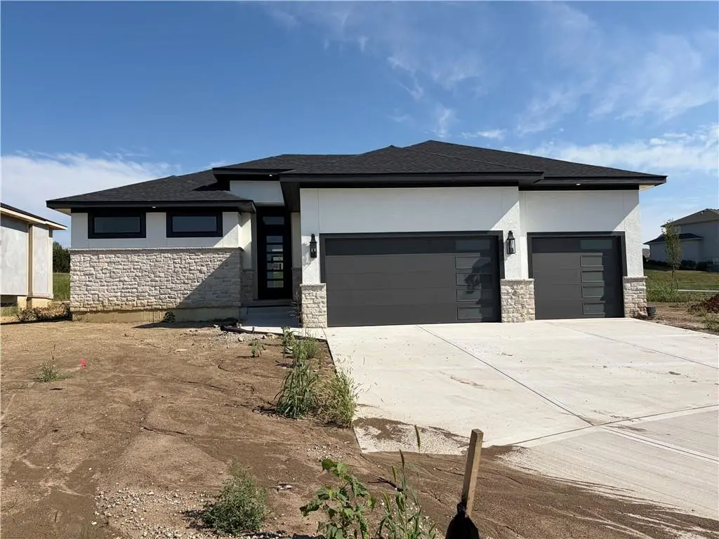 25510 W 114th TER, Olathe, KS 66061