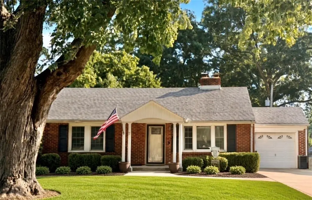 4301 W 62nd TER, Fairway, KS 66205