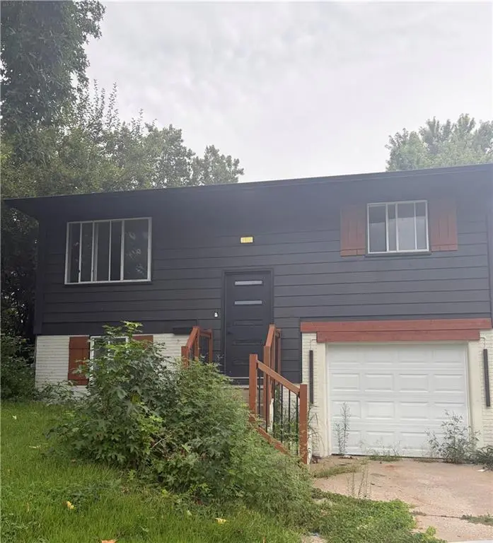 8632 E 97th TER, Kansas City, MO 64134