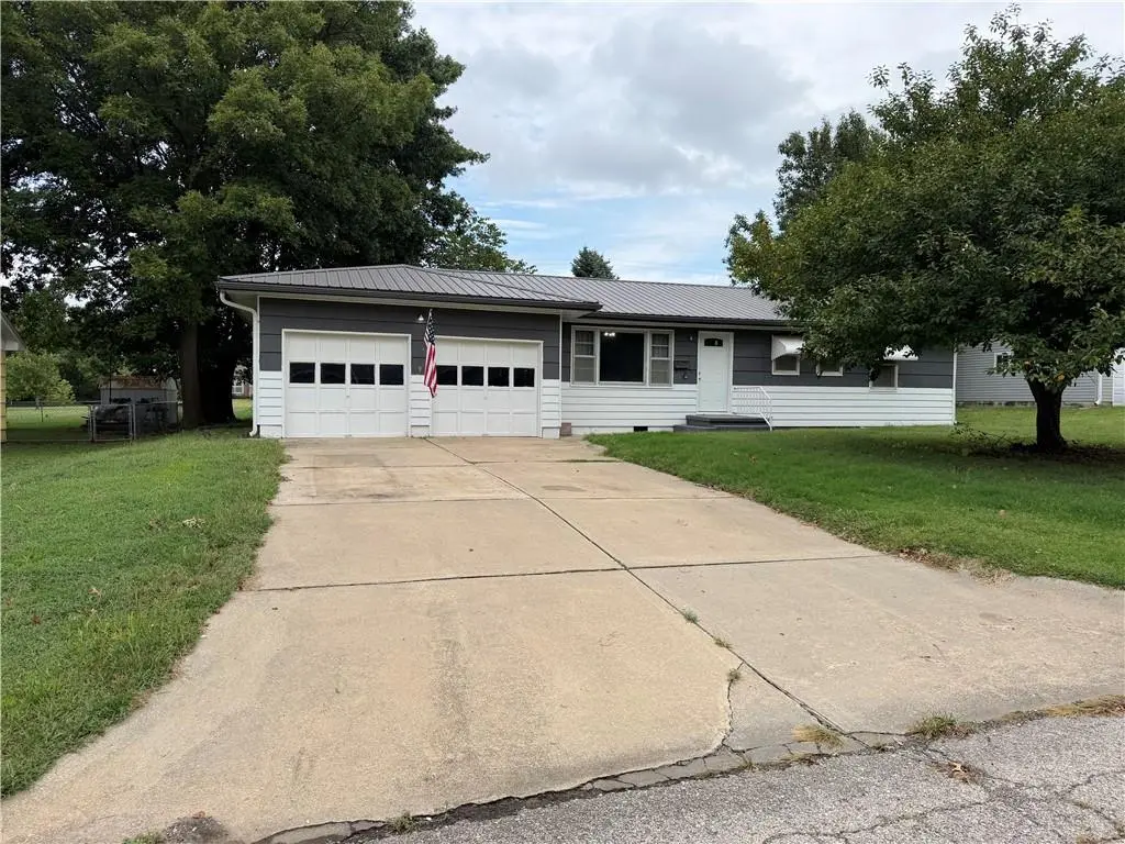237 Kaw AVE, Garnett, KS 66032