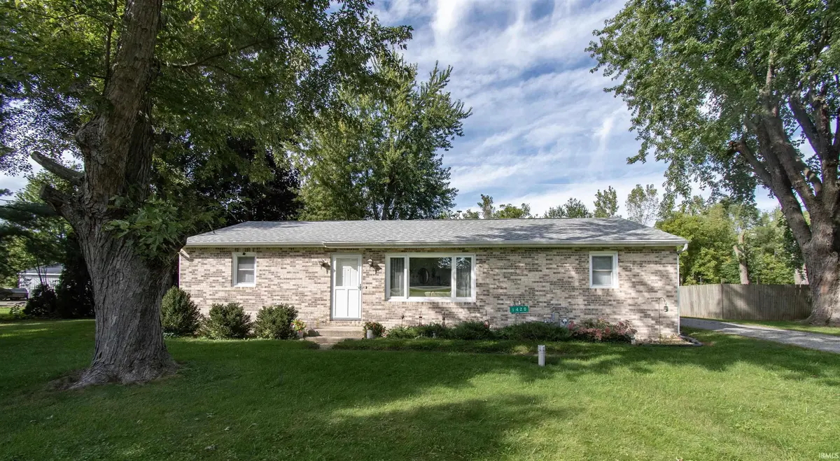1420 W Lincolnway ***, Ligonier, IN 46767-9782