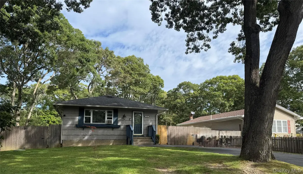 129 Shinnecock AVE, Mastic, NY 11950