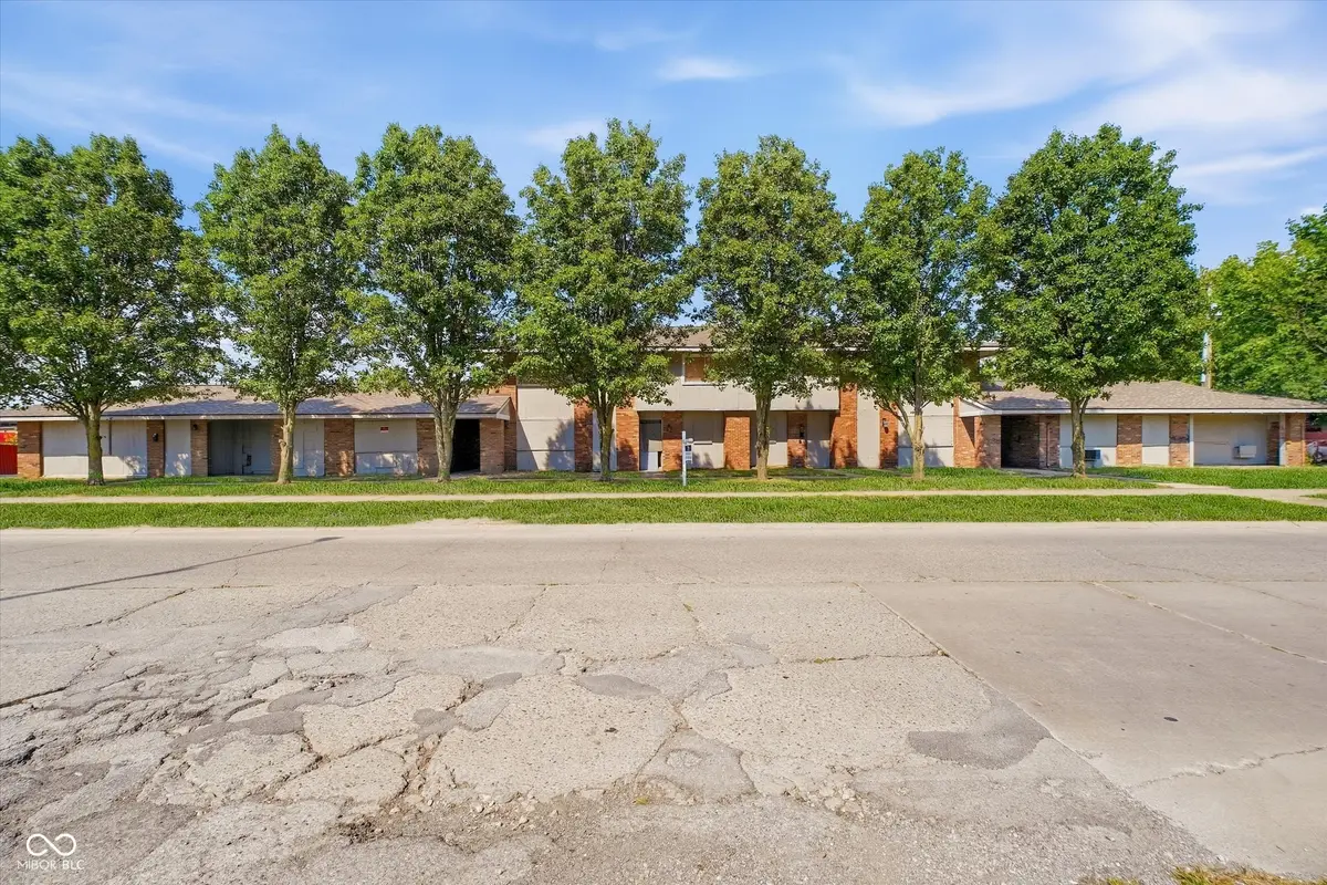 7020 - 7032 Twin Oaks DR, Indianapolis, IN 46226