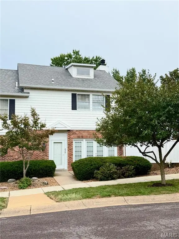 212 Carriage CT, Washington, MO 63090