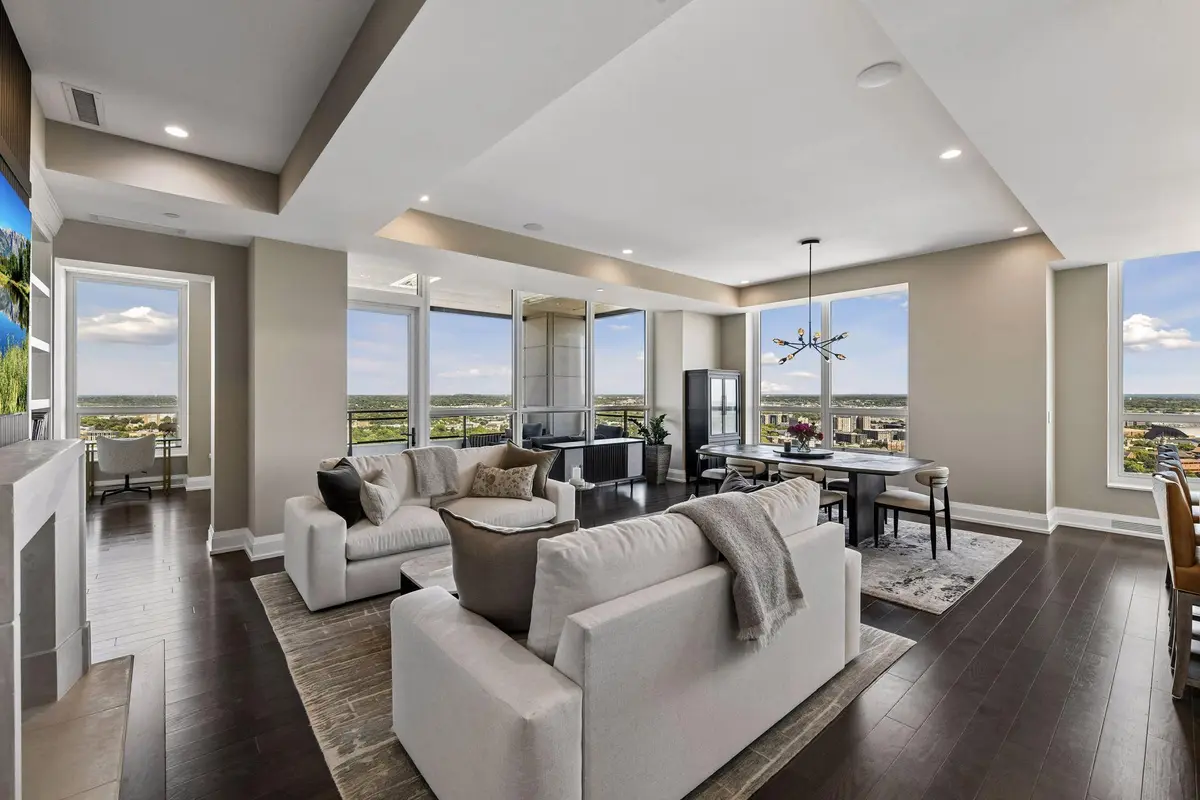 1111 W River Pkwy #32C, Minneapolis, MN 55415