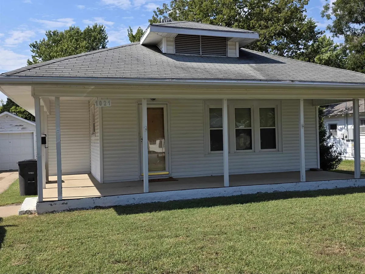 1021 N 3rd St, Arkansas City, KS 67005