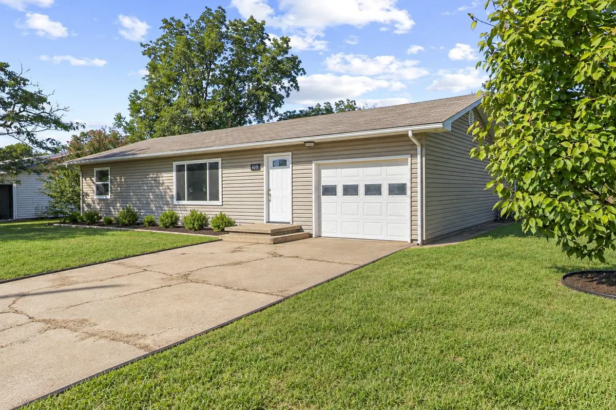 109 N Pine St, Argonia, KS 67004