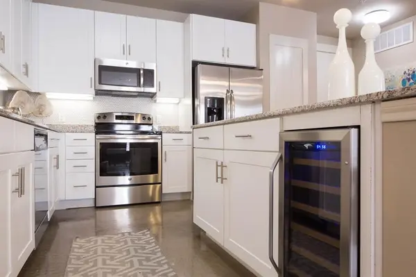 908 N Bishop Avenue #2-103, Dallas, TX 75208