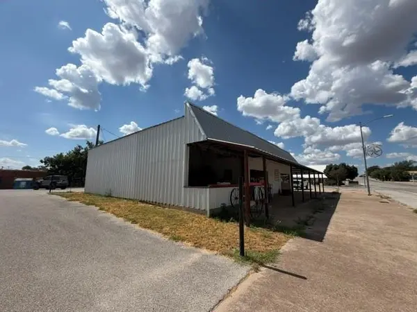 215 W 8th Street, Cisco, TX 76437