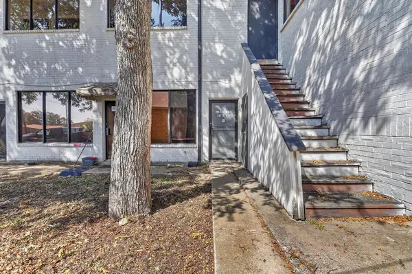 200 E Main Street #D, Crowley, TX 76036