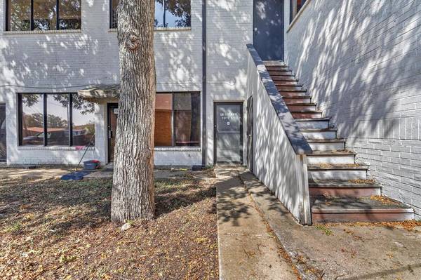 200 E Main Street #D, Crowley, TX 76036